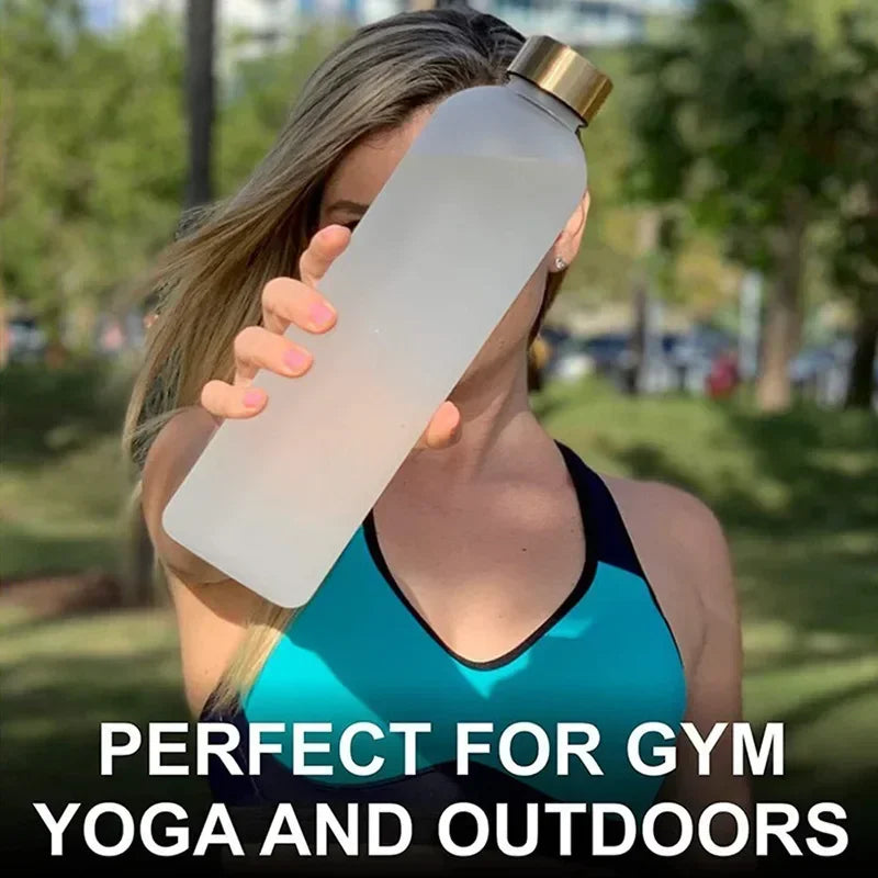 Garrafa de água de 1000ml , leve e prática